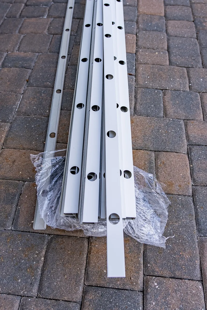 Close-up of the aluminum channel